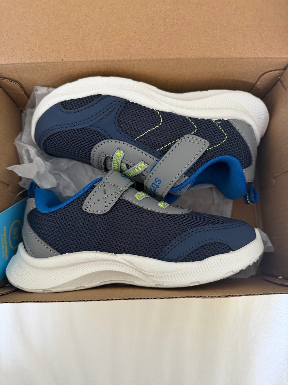New in Box Stride Rite Seneca sneakers